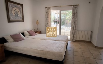 Красивая и просторная средиземноморская вилла с большими террасами.